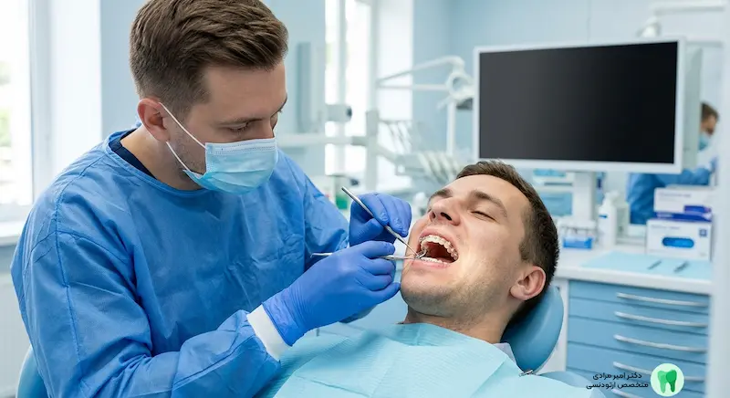 پزشک در حال معالجه بیمار اپن بایت